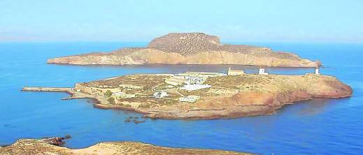 "اختراق" في الجزر المحتلة.. كيف تحولت صخور "شفاريناس" والبوران إلى ثغرة أربكت إسبانيا؟