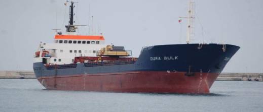 تفاصيل غرق سفينة محملة بالكلنكر قبالة السواحل المغربية وتحرك عاجل للسلطات المغربية