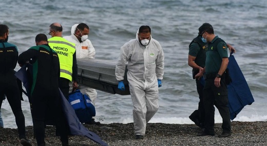 العثور على جثة شاب بشاطئ في مليلية والتحقيق جار لكشف الملابسات العثور على جثة شاب بشاطئ في مليلية والتحقيق جار لكشف الملابسات