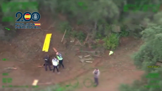 الشرطة الإسبانية تحجز 19 بندقية كلاشينكوف وأكثر من طن من الكوكايين في عملية أمنية كبرى الشرطة الإسبانية تحجز 19 بندقية كلاشينكوف وأكثر من طن من الكوكايين في عملية أمنية كبرى