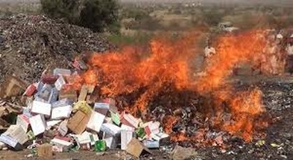 إتلاف 25.5 طنا من المواد الغذائية الفاسدة والمنتهية الصلاحية بمعبر بني نصار إتلاف 25.5 طنا من المواد الغذائية الفاسدة والمنتهية الصلاحية بمعبر بني نصار