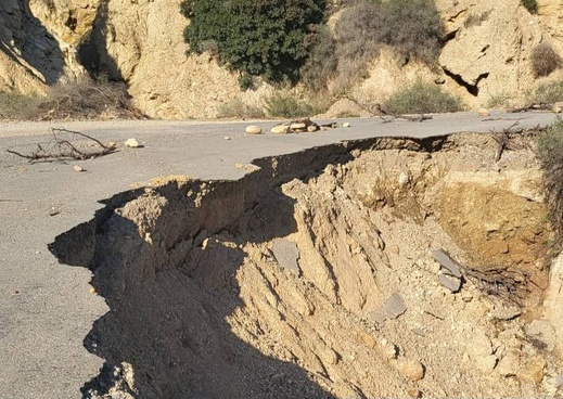 تدهور خطير للطريق بين بودينار وإفاسيا بعد التساقطات المطرية