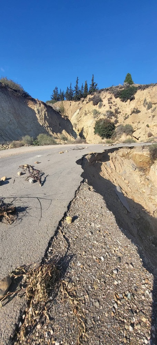 تدهور خطير للطريق بين بودينار وإفاسيا بعد التساقطات المطرية تدهور خطير للطريق بين بودينار وإفاسيا بعد التساقطات المطرية