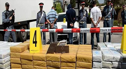 حجز 12 حقيبة مملوئة بالحشيش و 3 سيارات رباعية الدفع أثناء تفكيك شبكة للاتجار في المخدرات‎