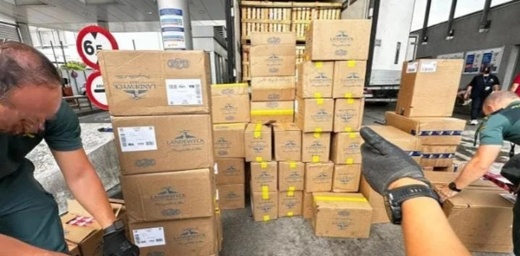 إحباط تهريب عشرات الآلاف من علب السجائر المغربية بميناء الجزيرة الخضراء