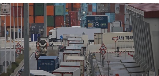 نظام حجز رقمي جديد في ميناء الجزيرة الخضراء لتنظيم حركة الشاحنات المتجهة إلى المغرب نظام حجز رقمي جديد في ميناء الجزيرة الخضراء لتنظيم حركة الشاحنات المتجهة إلى المغرب