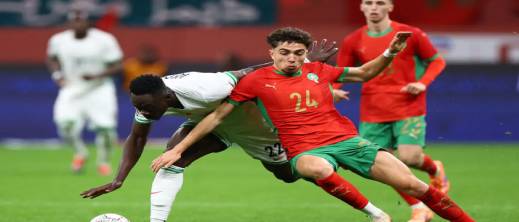 تعرض اللاعب المغربي نايل العيناوي لسطو مسلح واحتجاز داخل منزله بالعاصمة الإيطالية روما