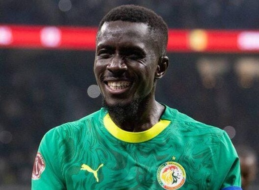 عميد المنتخب السنغالي يبدي استعداده لإرجاع الميداليات للمغرب