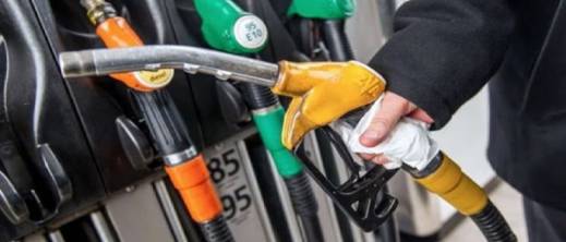 هل يقفز الغازوال إلى 18 درهما؟ نقابي مغربي يدق ناقوس الخطر