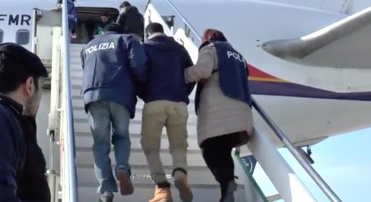 مراكز احتجاز للمهاجرين خارج الاتحاد الأوروبي تدخل حيز التنفيذ مراكز احتجاز للمهاجرين خارج الاتحاد الأوروبي تدخل حيز التنفيذ