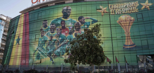 تحرك قانوني مغربي لتوثيق “مهزلة” كأس إفريقيا واتهامات للاتحاد السنغالي بخرق القوانين