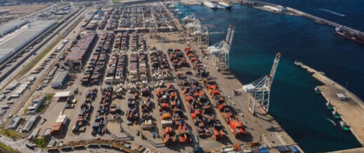 ازدحام غير مسبوق بميناء طنجة يدفع خبراء للتوصية بتسريع تشغيل الناظور غرب المتوسط ازدحام غير مسبوق بميناء طنجة يدفع خبراء للتوصية بتسريع تشغيل الناظور غرب المتوسط