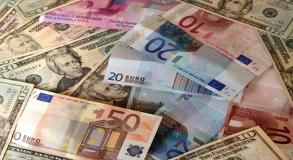 تفكيك عصابة متخصصة في تزوير أوراق الأورو والدولار تفكيك عصابة متخصصة في تزوير أوراق الأورو والدولار