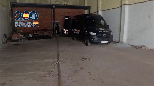 شاهدوا.. نفق تهريب المخدرات السري بسبتة.. بنية معقدة لتأمين تهريب المخدرات بسكة حديدية وعازل صوت