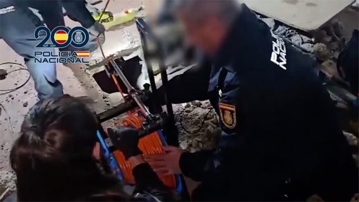 شاهدوا.. نفق تهريب المخدرات السري بسبتة.. بنية معقدة لتأمين تهريب المخدرات بسكة حديدية وعازل صوت