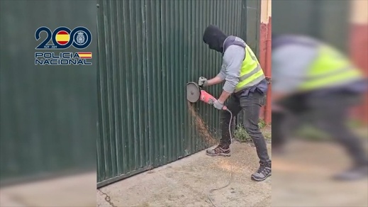 شاهدوا.. نفق تهريب المخدرات السري بسبتة.. بنية معقدة لتأمين تهريب المخدرات بسكة حديدية وعازل صوت