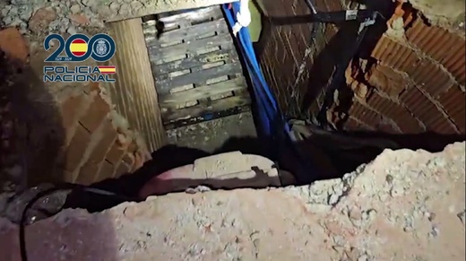 شاهدوا.. نفق تهريب المخدرات السري بسبتة.. بنية معقدة لتأمين تهريب المخدرات بسكة حديدية وعازل صوت