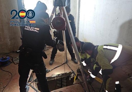 شاهدوا.. نفق تهريب المخدرات السري بسبتة.. بنية معقدة لتأمين تهريب المخدرات بسكة حديدية وعازل صوت