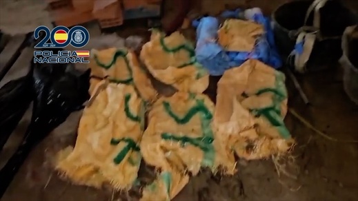 شاهدوا.. نفق تهريب المخدرات السري بسبتة.. بنية معقدة لتأمين تهريب المخدرات بسكة حديدية وعازل صوت شاهدوا.. نفق تهريب المخدرات السري بسبتة.. بنية معقدة لتأمين تهريب المخدرات بسكة حديدية وعازل صوت