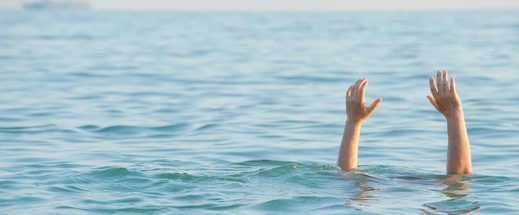 أب ينحدر من الريف وابنه ينقذان قاصرا من الغرق في شاطئ ترابانا بمليلية