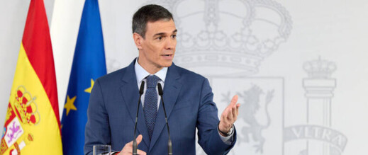 سانشيز يستنكر الهتافات العنصرية في ودية مصر بأشد العبارات