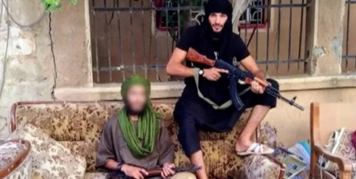 فرنسا تكافئ شاهدة ب472 مليون كشفت مخبأ أخطر مغربي مطلوب في أوروبا فرنسا تكافئ شاهدة ب472 مليون كشفت مخبأ أخطر مغربي مطلوب في أوروبا