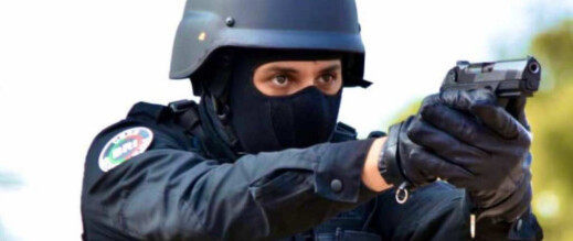 وجدة.. الأمن يضطر لاستخدام السلاح الوظيفي بعد فوضى جانح وجدة.. الأمن يضطر لاستخدام السلاح الوظيفي بعد فوضى جانح