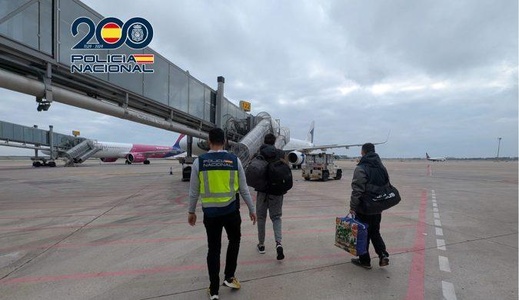 إسبانيا.. جدل حول ترحيل مهاجر مغربي رغم استيفائه شروط التسوية