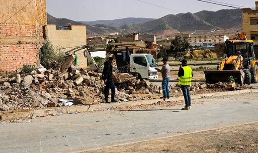 الدريوش تتحرك ضد “البؤر السوداء”.. إحصاء وهدم البنايات المهجورة يثير ارتياح الساكنة الدريوش تتحرك ضد “البؤر السوداء”.. إحصاء وهدم البنايات المهجورة يثير ارتياح الساكنة