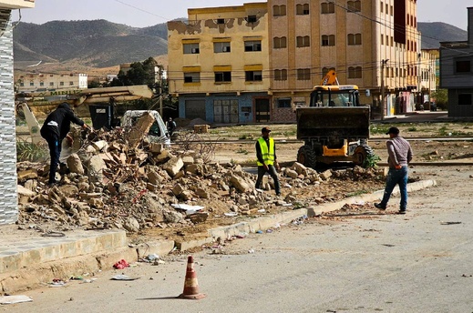 الدريوش تتحرك ضد “البؤر السوداء”.. إحصاء وهدم البنايات المهجورة يثير ارتياح الساكنة الدريوش تتحرك ضد “البؤر السوداء”.. إحصاء وهدم البنايات المهجورة يثير ارتياح الساكنة