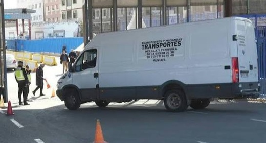 فاعلون اقتصاديون بمليلية يسجلون تباطؤا في المبادلات التجارية رغم إعادة فتح المعبر فاعلون اقتصاديون بمليلية يسجلون تباطؤا في المبادلات التجارية رغم إعادة فتح المعبر