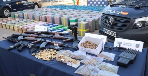 تفكيك شبكة دولية كبرى لتهريب الكوكايين جنوب إسبانيا وحجز 5 أطنان من المخدرات تفكيك شبكة دولية كبرى لتهريب الكوكايين جنوب إسبانيا وحجز 5 أطنان من المخدرات