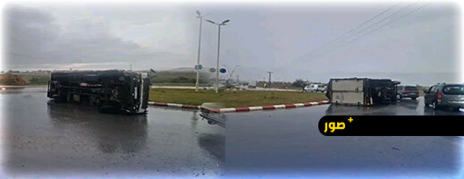 بسبب "الطريق الزلقة".. انقلاب شاحنة من الحجم الكبير بمدخل مدينة سلوان