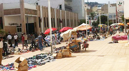 مع قرب حلول شهر رمضان وفصل الصيف.. الفرّاشة يغزون شوارع مدينة الناظور مع قرب حلول شهر رمضان وفصل الصيف.. الفرّاشة يغزون شوارع مدينة الناظور