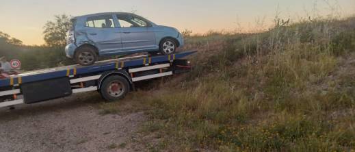 انقلاب مفاجئ لسيارة خفيفة يعيد التحذير من مخاطر الطريق بالناظور