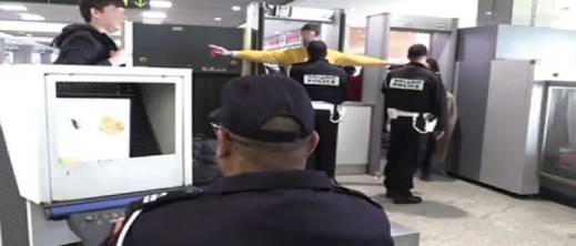 يقظة أمنية تسقط شبكة تهريب بالمطار.. حجز 10 كلغ من المخدرات داخل حقائب مسافرين