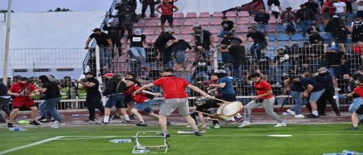 الجماهير الجزائرية تقتحم ملعب المسيرة.. تأجيل قمة نصف النهائي بين أولمبيك آسفي واتحاد العاصمة