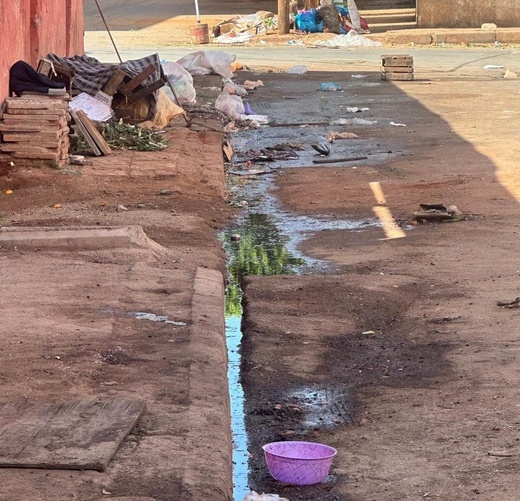 شلل مروري وتلوث بيئي.. ساكنة أولاد إبراهيم بالناظور تستنجد لرفع ضرر السوق العشوائي شلل مروري وتلوث بيئي.. ساكنة أولاد إبراهيم بالناظور تستنجد لرفع ضرر السوق العشوائي