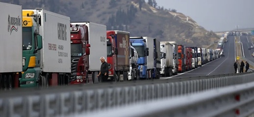 واقعة توقيف سائق مغربي في ألمانيا تشعل إضراب مهنيي النقل الدولي بـالمغرب