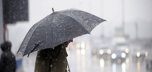 المنطقة الشرقية في صدارة التقلبات الجوية: زخات رعدية ورياح قوية وارتفاع في الحرارة نهارا