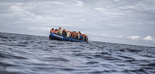 جنايات الناظور تضرب بيد من حديد وتدين منظم هجرة غير نظامية بحكم مشدد وغرامة ثقيلة جنايات الناظور تضرب بيد من حديد وتدين منظم هجرة غير نظامية بحكم مشدد وغرامة ثقيلة