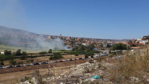 بالصور.. إحتراق سيارة معدة للتهريب المعيشي يثير إستنفار عناصر الأمن بمعبر فرخانة بالصور.. إحتراق سيارة معدة للتهريب المعيشي يثير إستنفار عناصر الأمن بمعبر فرخانة