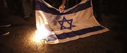 إعلام عبري: محام بالرباط يقاضي نشطاء مغاربة أحرقوا العلم الإسرائيلي