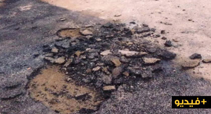 بالفيديو.. شاهدوا « الزفت المغشوش » بين بلدة كرونة و التجمع السكني بني مليكشن بالفيديو.. شاهدوا « الزفت المغشوش » بين بلدة كرونة و التجمع السكني بني مليكشن