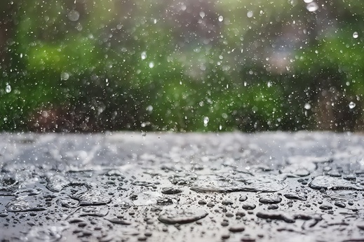 الأرصاد تحذر من زخات رعدية قوية مصحوبة بالبرد تضرب عددا من مناطق المملكة