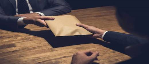 توقيف ضابط شرطة متلبسا بالرشوة وفتح تحقيق قضائي