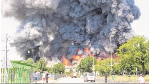 الاشتباه بمغربي أضرم النار في مركز للاجئين في ألمانيا الاشتباه بمغربي أضرم النار في مركز للاجئين في ألمانيا