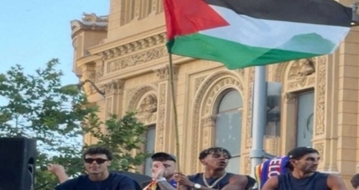 سانشيز يدافع عن يامال بعد تضامنه مع فلسطين