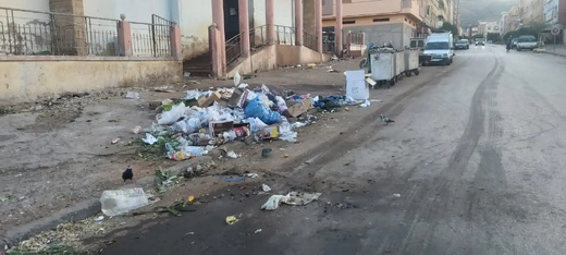 تراكم النفايات بمحيط مسجد بزايو يسائل نجاعة تدبير قطاع النظافة تراكم النفايات بمحيط مسجد بزايو يسائل نجاعة تدبير قطاع النظافة