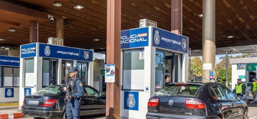 تشديد المراقبة بمعبر مليلية يسفر عن توقيف مبحوث عنهم في قضايا جنائية تشديد المراقبة بمعبر مليلية يسفر عن توقيف مبحوث عنهم في قضايا جنائية